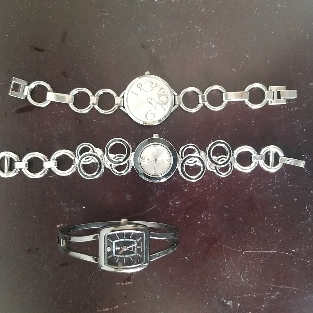 3 Quartz watches